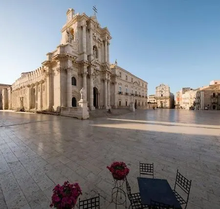Ortigia Charme Piazza Duomo Appartement Syracuse Buitenkant foto